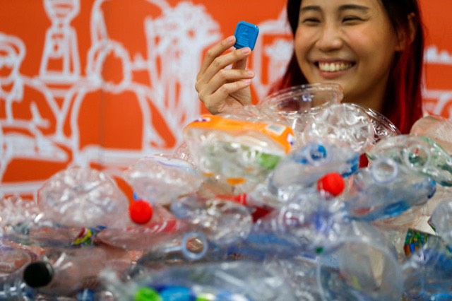  Thái Lan làm bùa hộ mệnh từ đồ nhựa tái chế