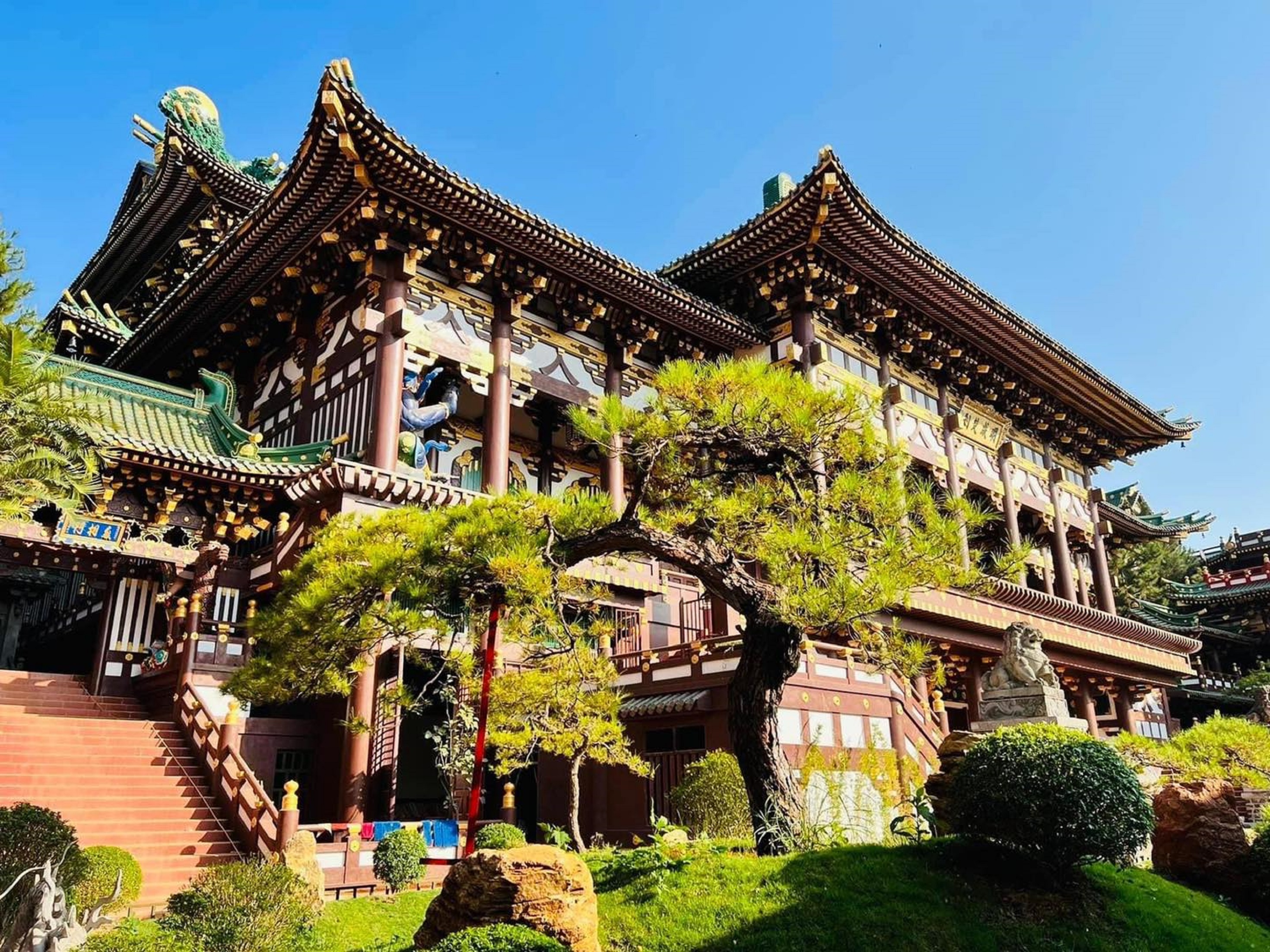Kiến trúc kỳ lạ của ngôi chùa Minh Thành nơi phố núi pleiku