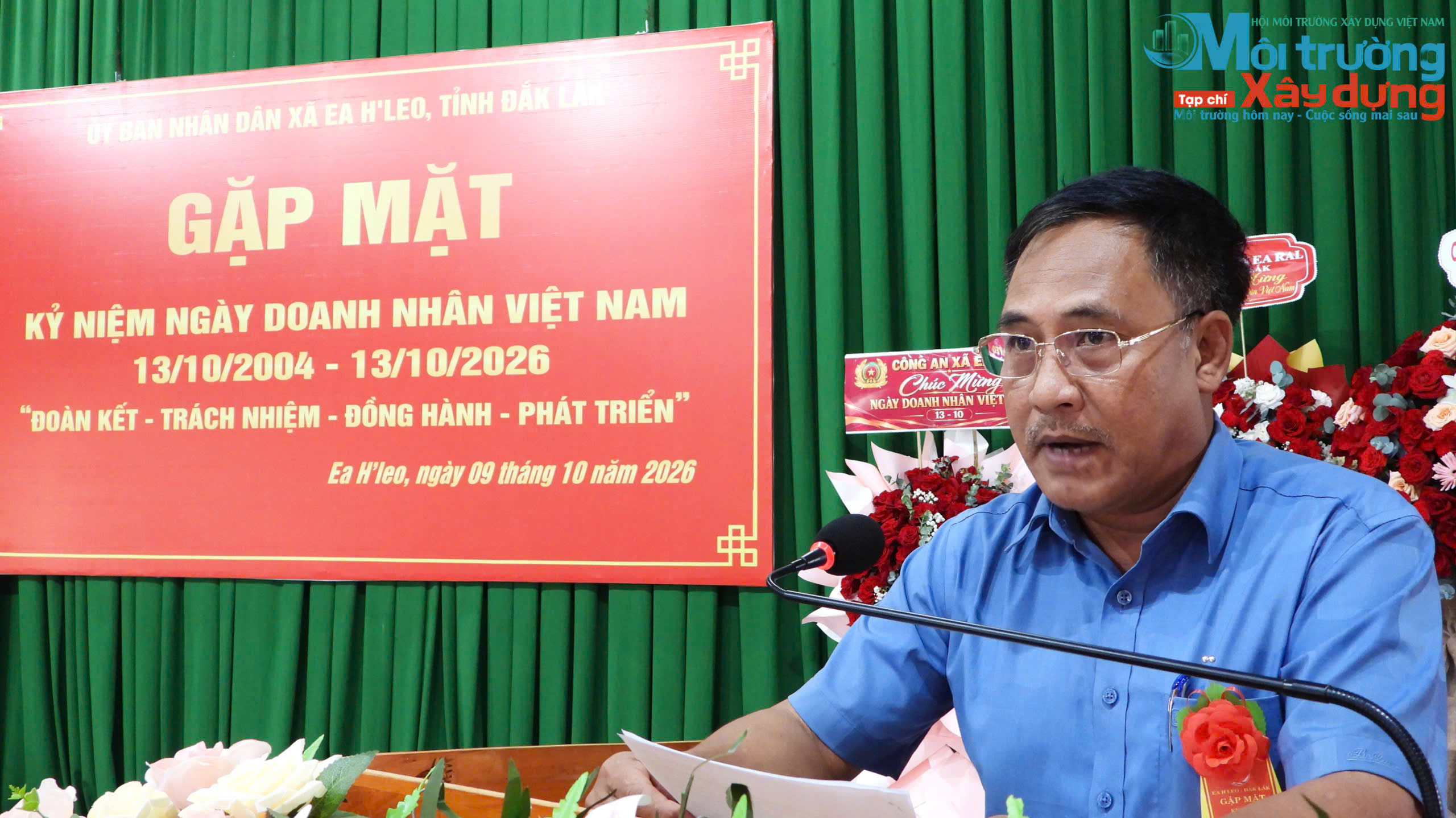 Ông Y Thắng Êban, Chủ tịch UBND xã Ea H’Leo, phát biểu khai mạc buổi gặp mặt cộng đồng doanh nghiệp, hợp tác xã nhân kỷ niệm Ngày Doanh nhân Việt Nam (13/10).