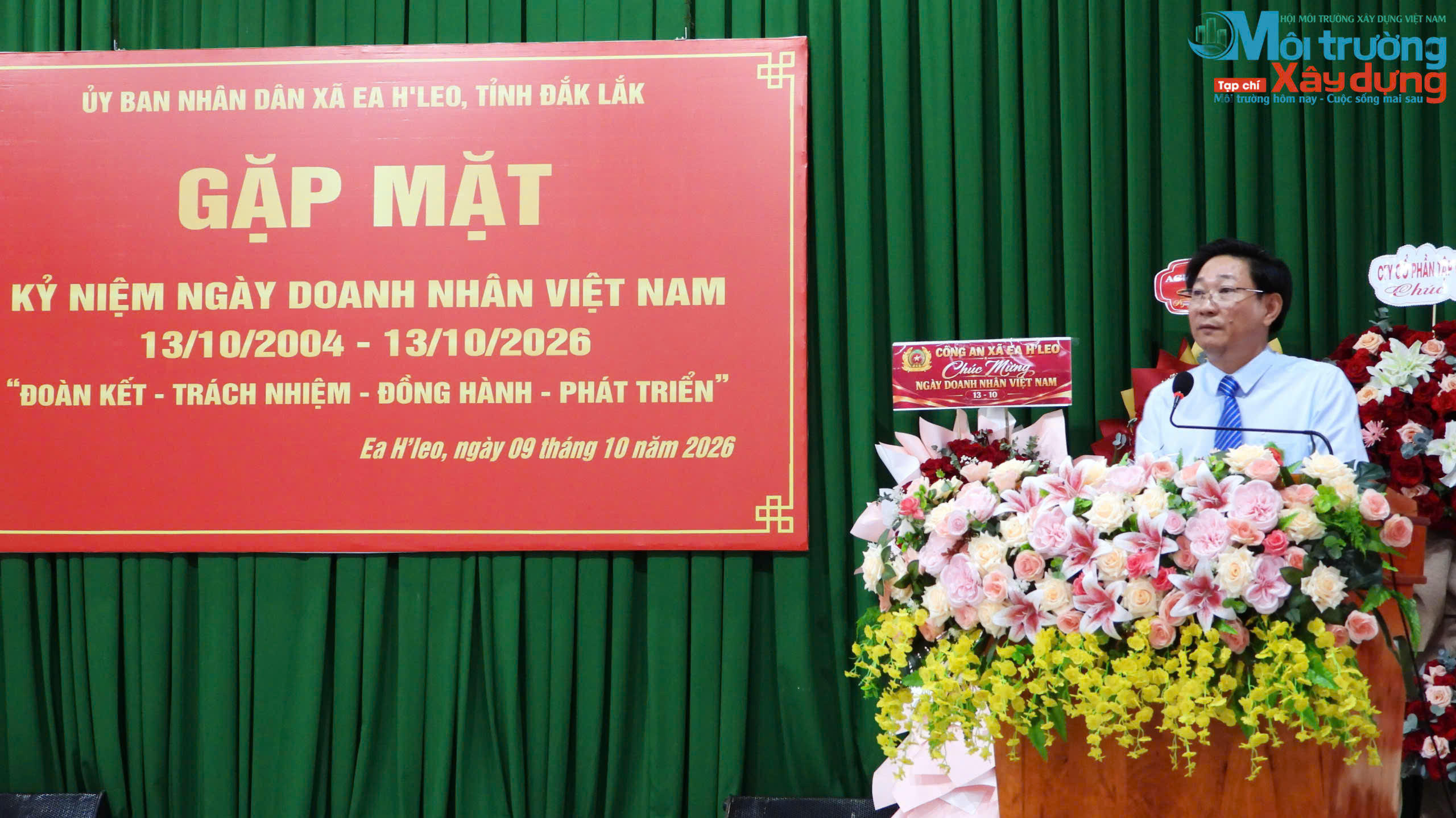 Ông Phạm Văn Khôi, Bí thư Đảng ủy, Chủ tịch HĐND xã Ea H’Leo, phát biểu tại buổi gặp mặt doanh nghiệp, hợp tác xã.