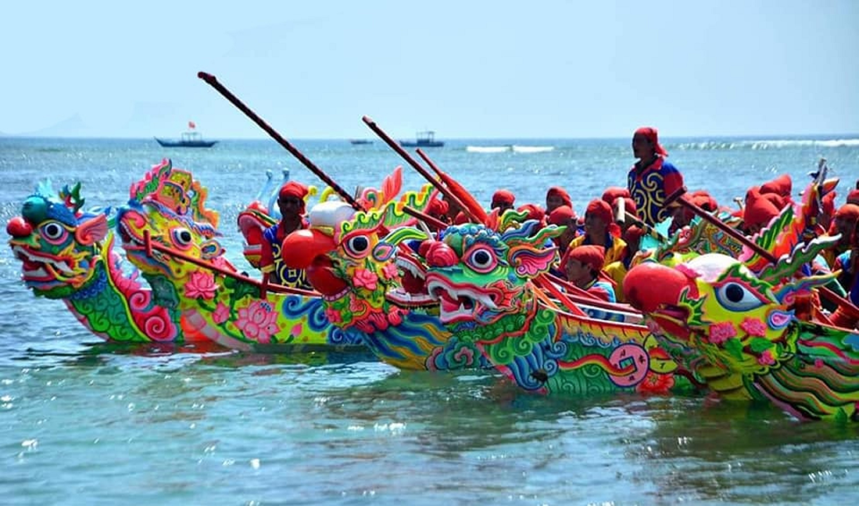 Ngư dân Lý Sơn mở lễ hội đua thuyền Tứ Linh đầu năm