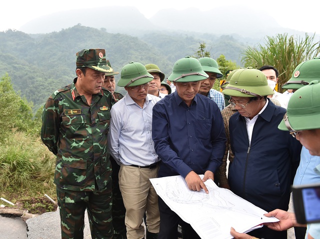 Phó Thủ tướng kiểm tra công tác khắc phục hậu quả mưa lũ tại miền Trung