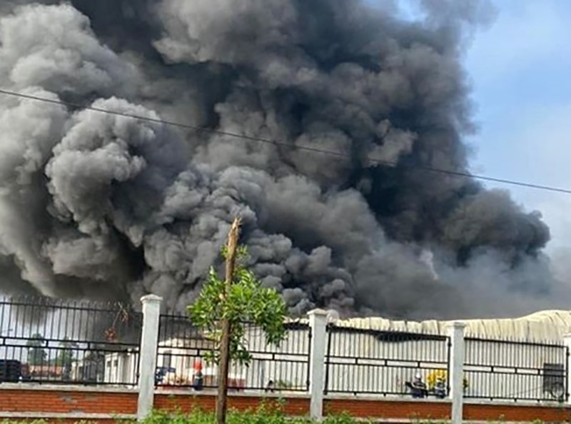 Hà Nội: Cháy lớn ở khu công nghiệp Quang Minh
