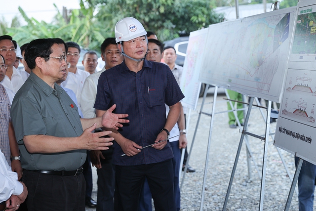 Thủ tướng khảo sát dự án cao tốc Châu Đốc-Cần Thơ-Sóc Trăng và công tác ứng phó sạt lở tại Cần Thơ