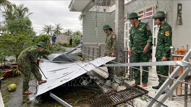 Sóc Trăng: Dông lốc làm 3 người bị thương, hơn 40 căn nhà sập và tốc mái 