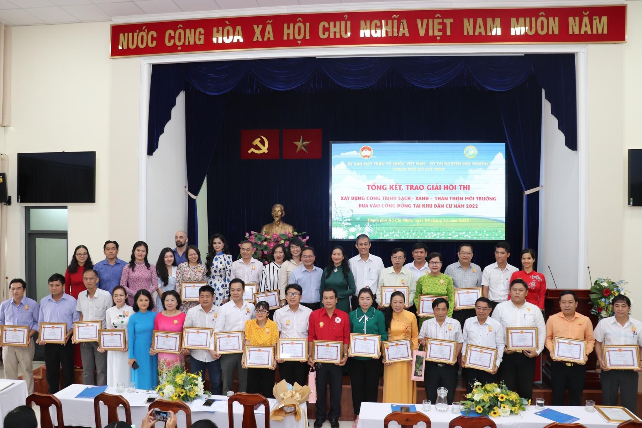 Khen thưởng 41 công trình xanh - sạch - thân thiện môi trường tại khu dân cư năm 2022