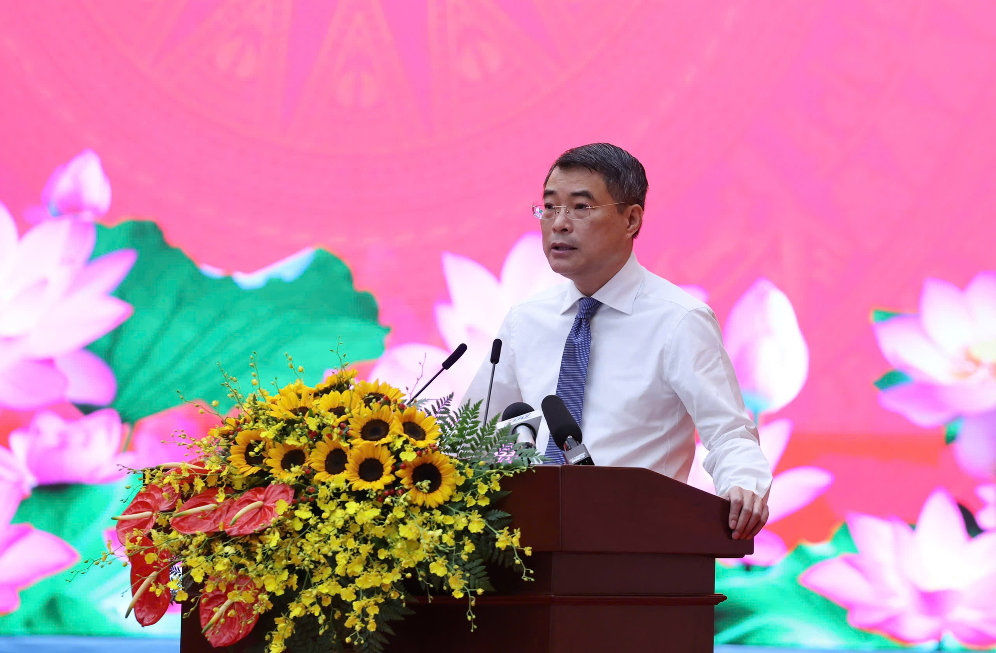 Thủ tướng Lê Minh Hưng: Đưa ngọn lửa thi đua trở thành sức mạnh hành động để tăng trưởng bền vững '2 con số'*