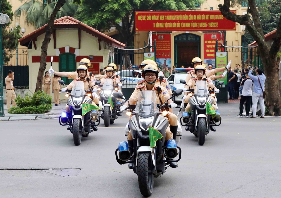 Công an TP. Hà Nội phát động phong trào toàn dân phản ánh các vi phạm TTATGT