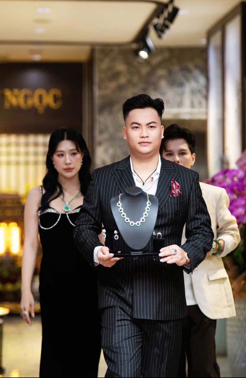 Cửu Thiên Ngọc ra mắt thương hiệu, tham gia thị trường ngọc phỉ thúy cao cấp