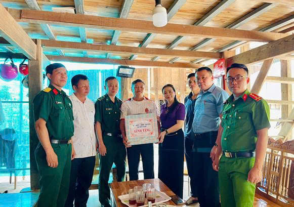 Xã Tam Chung, tỉnh Thanh Hóa thăm hỏi, động viên, tặng quà người có công nhân Ngày Thương binh - Liệt sĩ