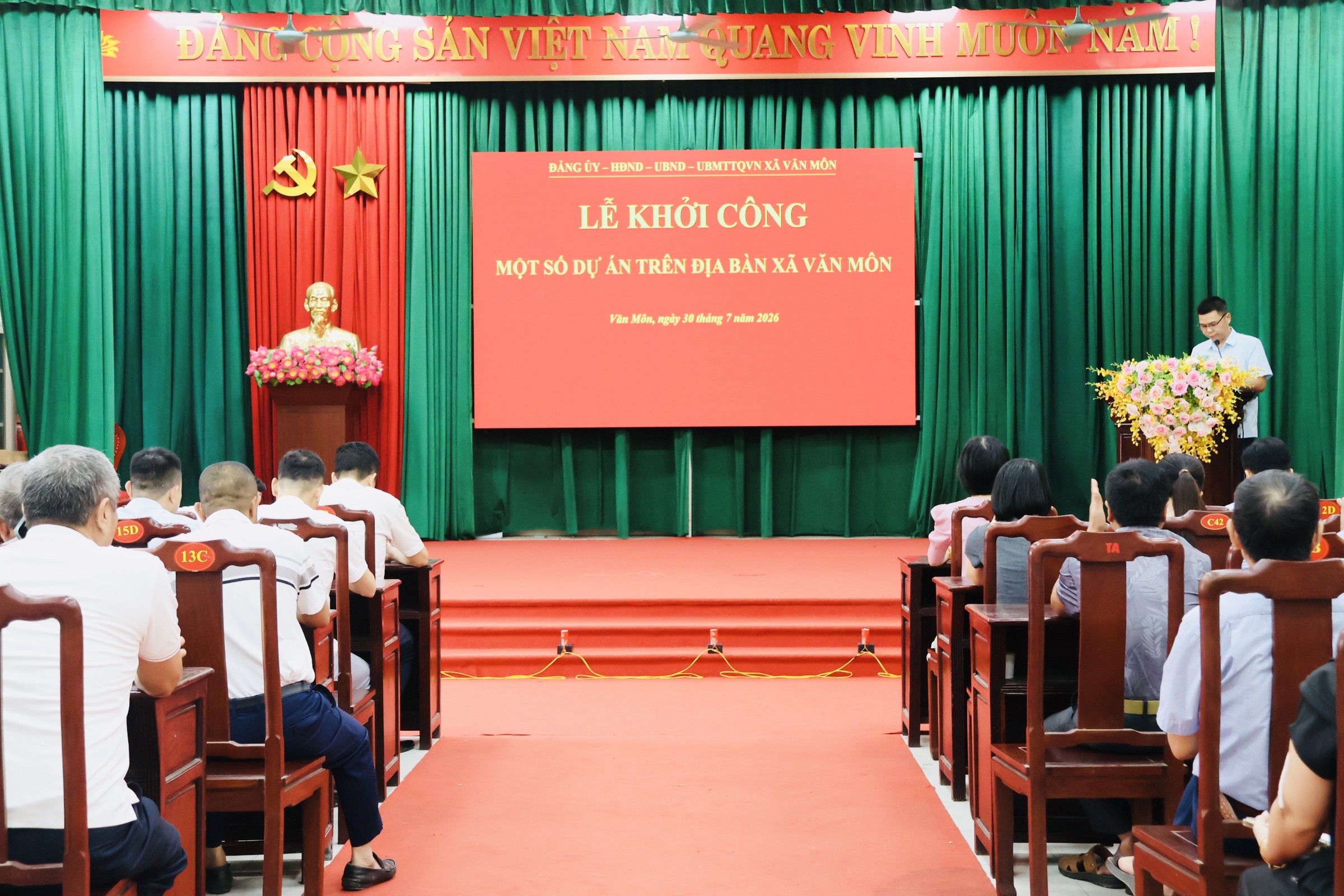 Xã Văn Môn tổ chức Lễ khởi công một số dự án hạ tầng