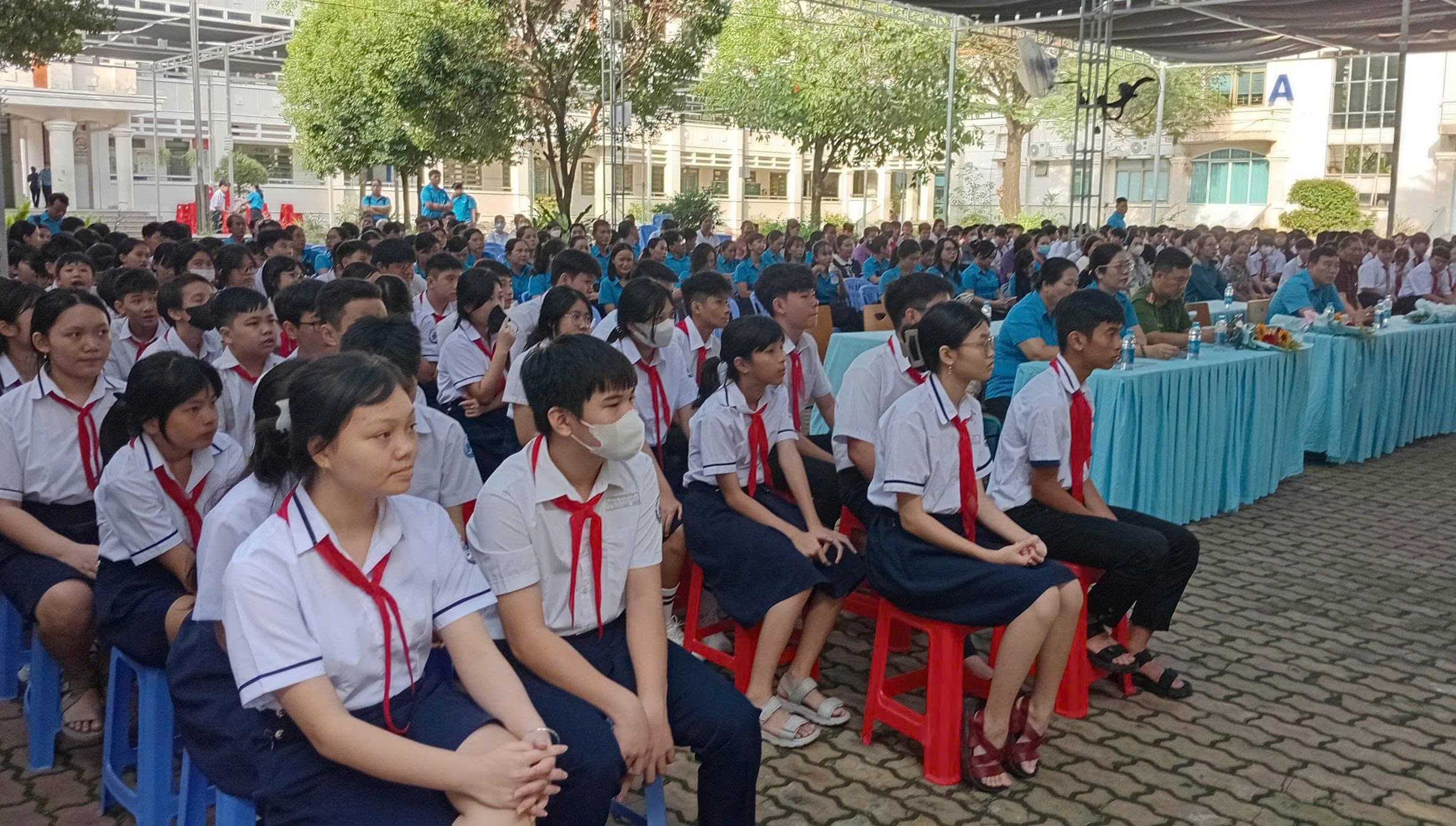 Công an phường Thuận An, TP. Hồ Chí Minh: Tuyên truyền về tác hại của ma tuý cho gần 2.000 học sinh