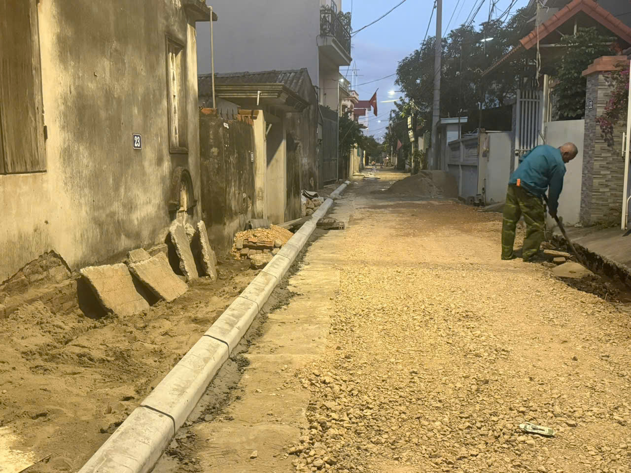 Người dân Xuân Thụy (Hà Nội) kiến nghị rà soát phương án cải tạo đường, ưu tiên không gian lòng đường