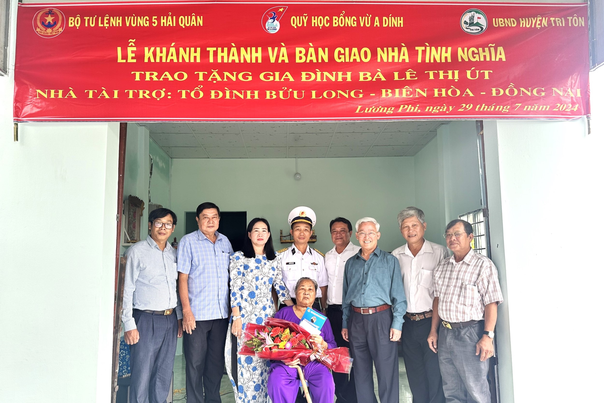 Bộ Tư lệnh Vùng 5 Hải quân bàn giao “Nhà tình nghĩa” tại An Giang