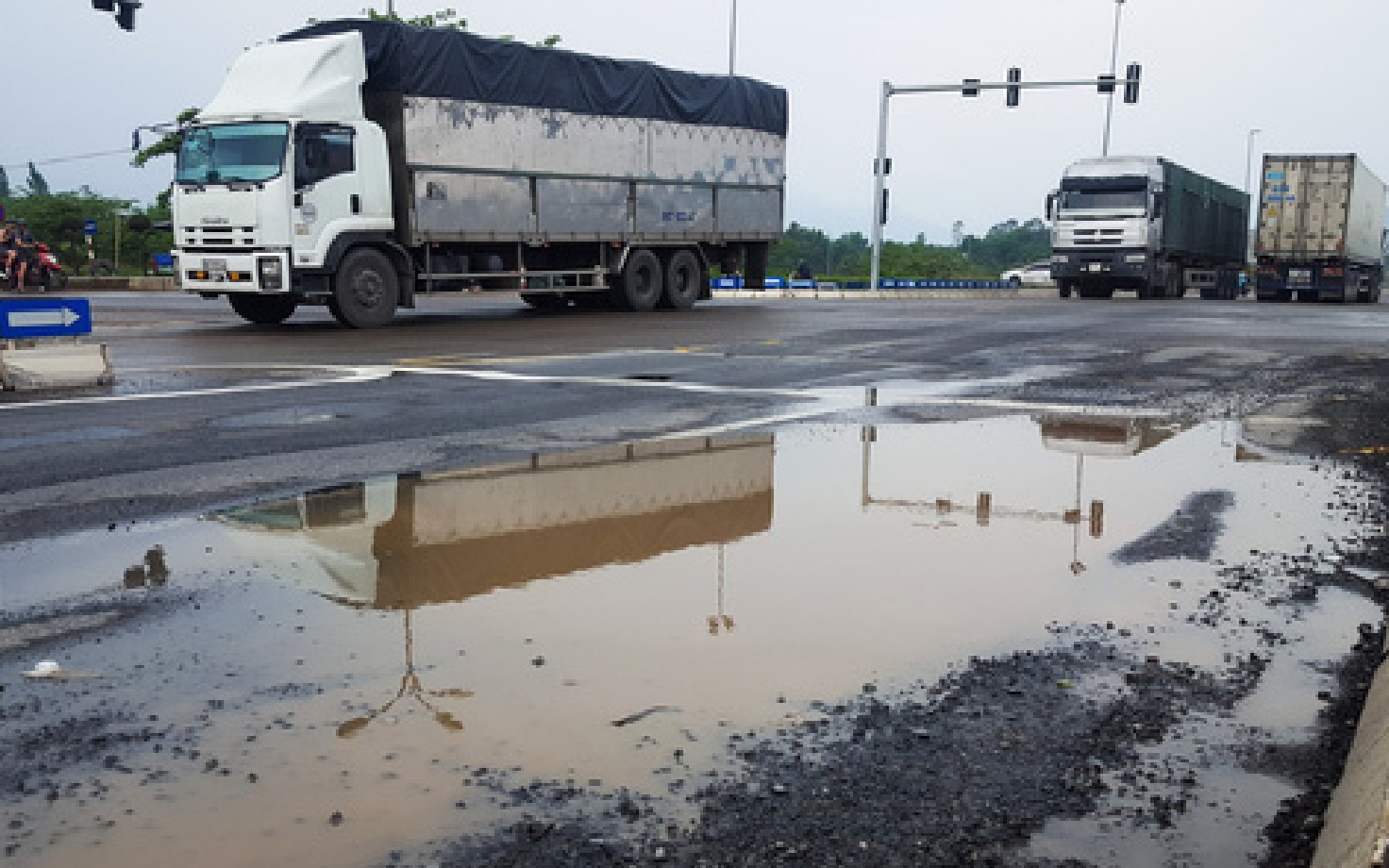 Cao tốc Đà Nẵng – Quảng Ngãi nhiều đoạn hư hỏng, VEC chây ỳ không chịu sửa chữa