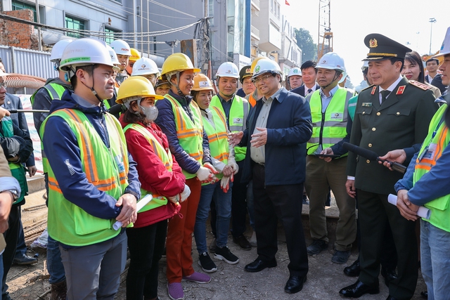 Thủ tướng kiểm tra hiện trường, thúc đẩy tiến độ dự án đường sắt Nhổn - ga Hà Nội