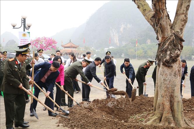 Bộ Công an tổ chức 'Tết trồng cây năm 2024 - Vì một Việt Nam xanh'