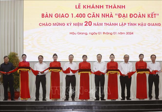 Hậu Giang bàn giao 1.400 căn nhà Đại đoàn kết