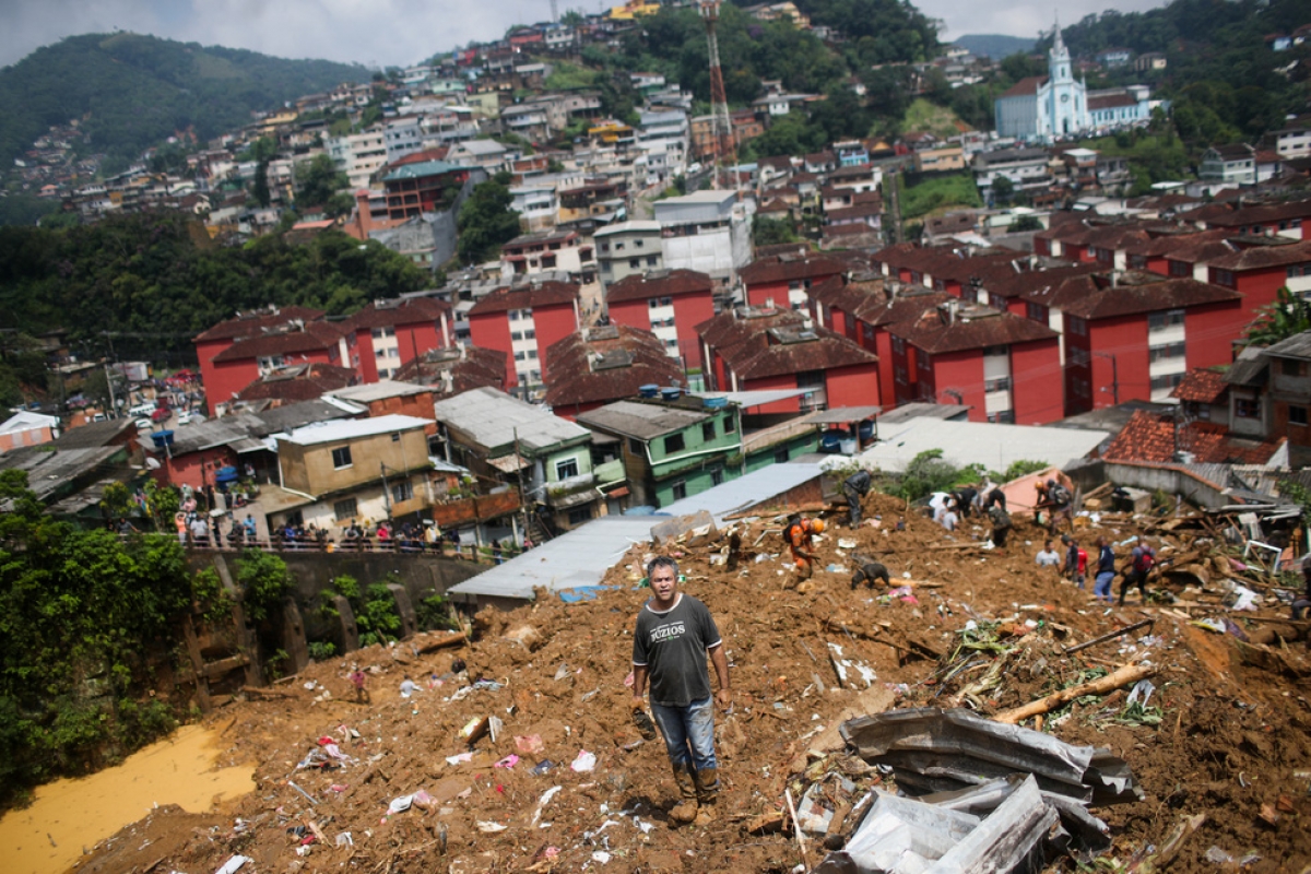 Mưa lớn gây sạt lở đất ở Brazil khiến hàng trăm người chết và mất tích