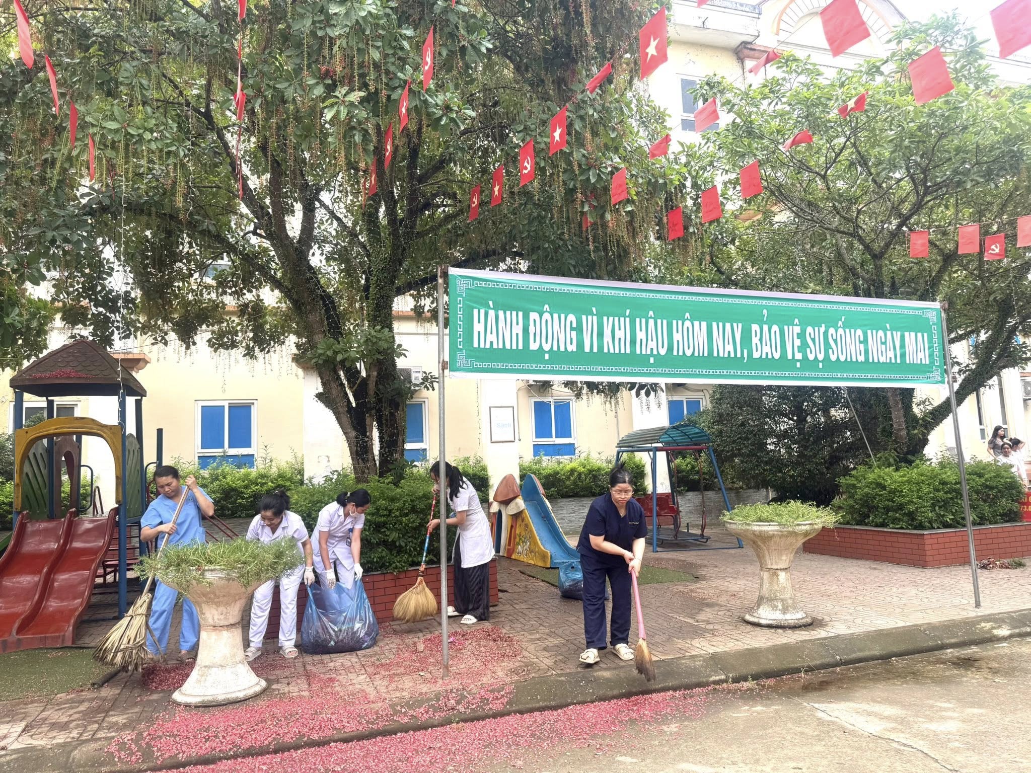 Bệnh viện Đa khoa Lang Chánh hưởng ứng Tháng hành động vì môi trường