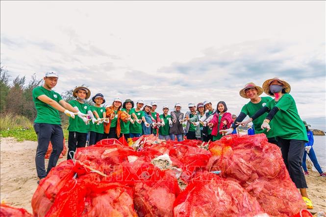 Chung tay đẩy lùi 'ô nhiễm trắng' - Bài 2: 'Hồi sinh' môi trường biển