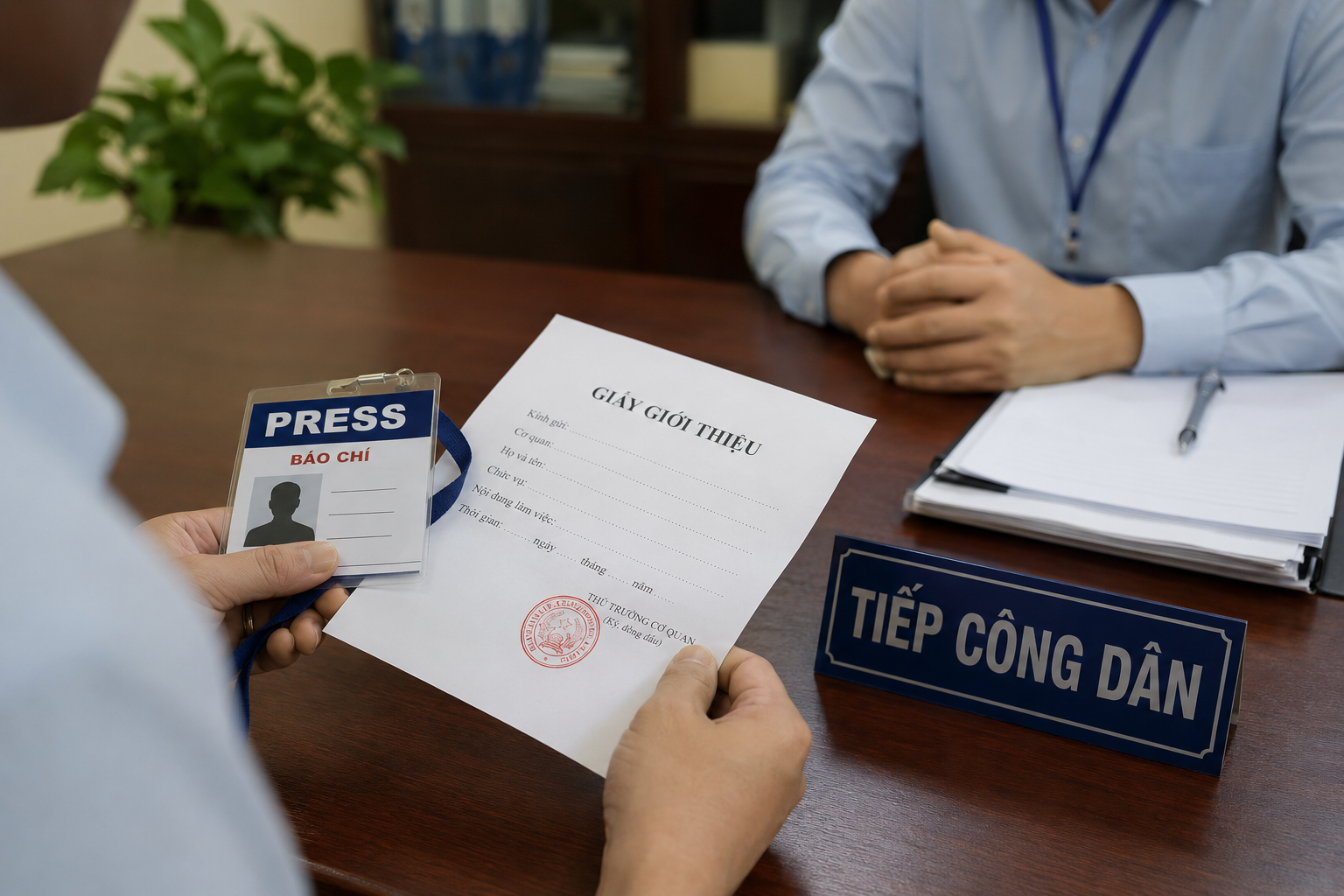 UBND cấp xã yêu cầu “thẻ phóng viên” mới làm việc