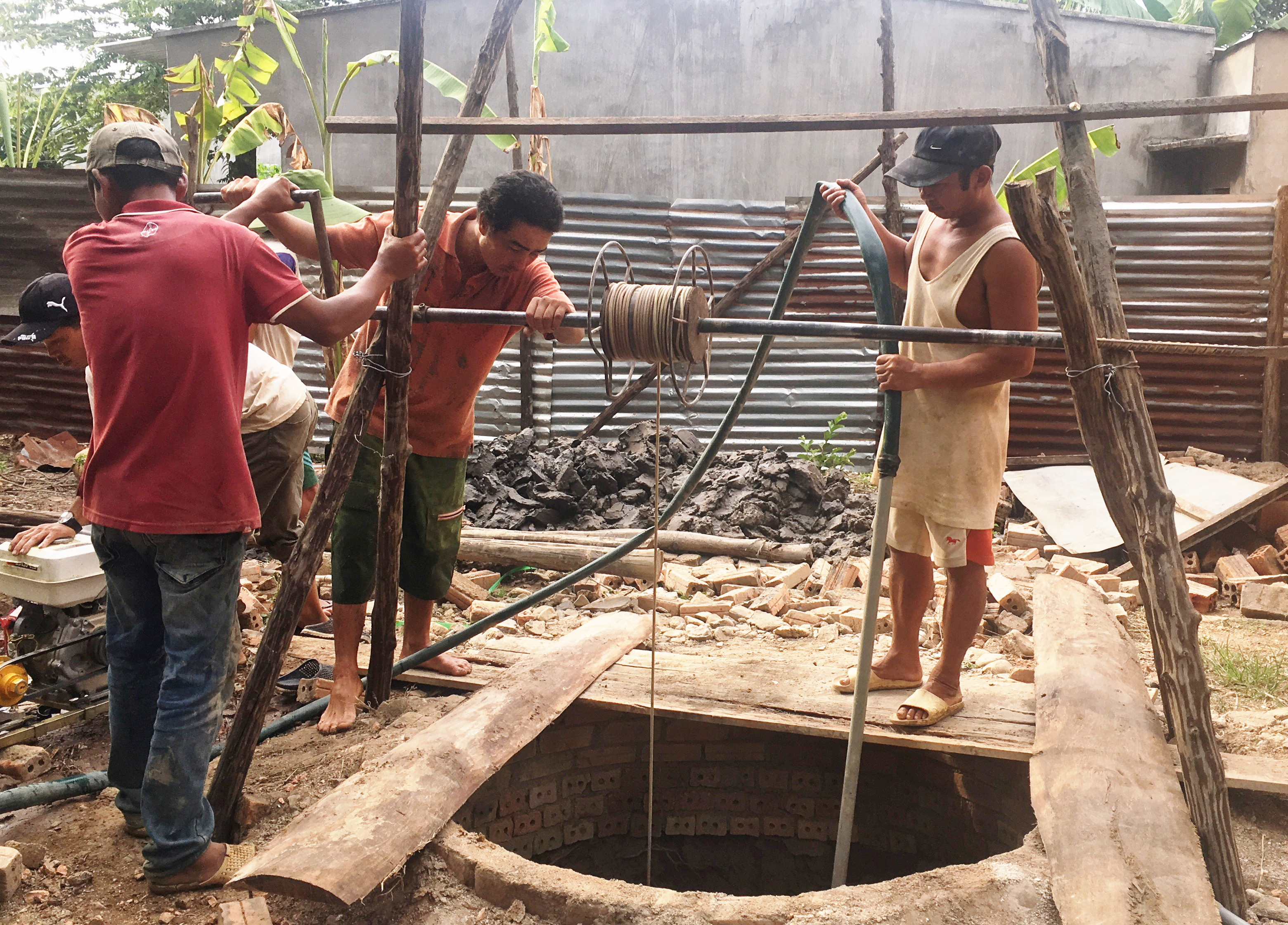 Đánh giá hiện trạng hệ thống cấp nước sinh hoạt từ nguồn nước ngầm trên địa bàn tỉnh Đắk Lắk