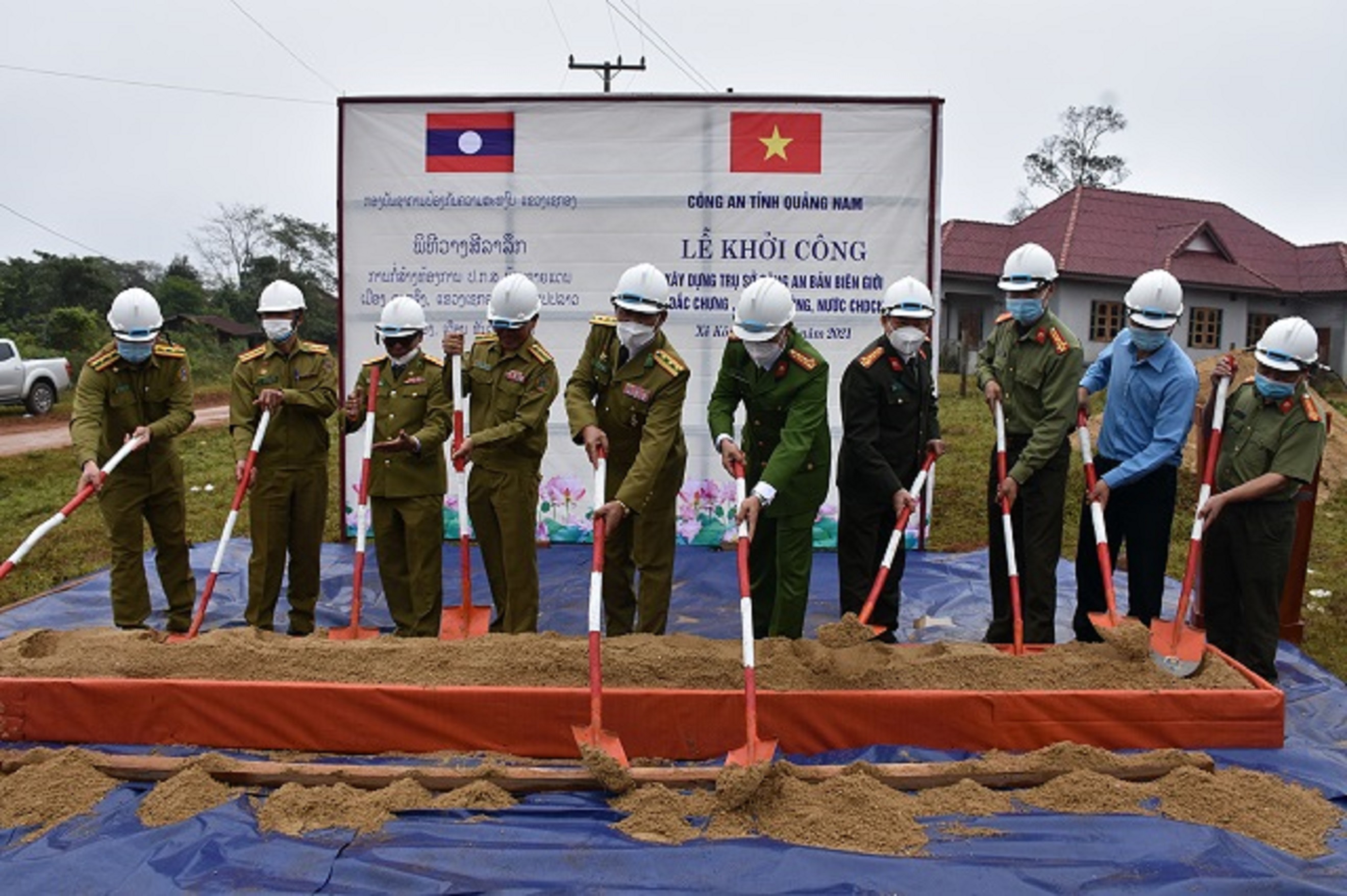 Công an Quảng Nam xây dựng trụ sở làm việc cho Công an Lào tại các bản giáp biên