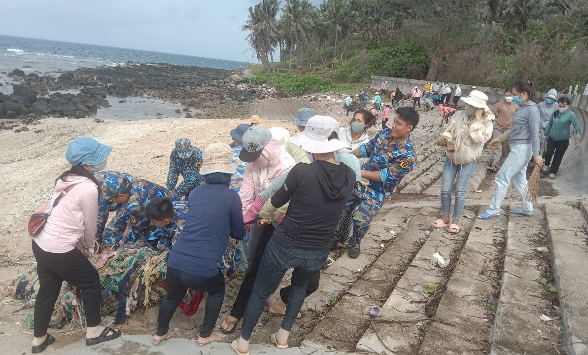 Tuổi trẻ Trung đoàn 451 Vùng 4 Hải quân “xung kích lập công, tô hồng truyền thống”