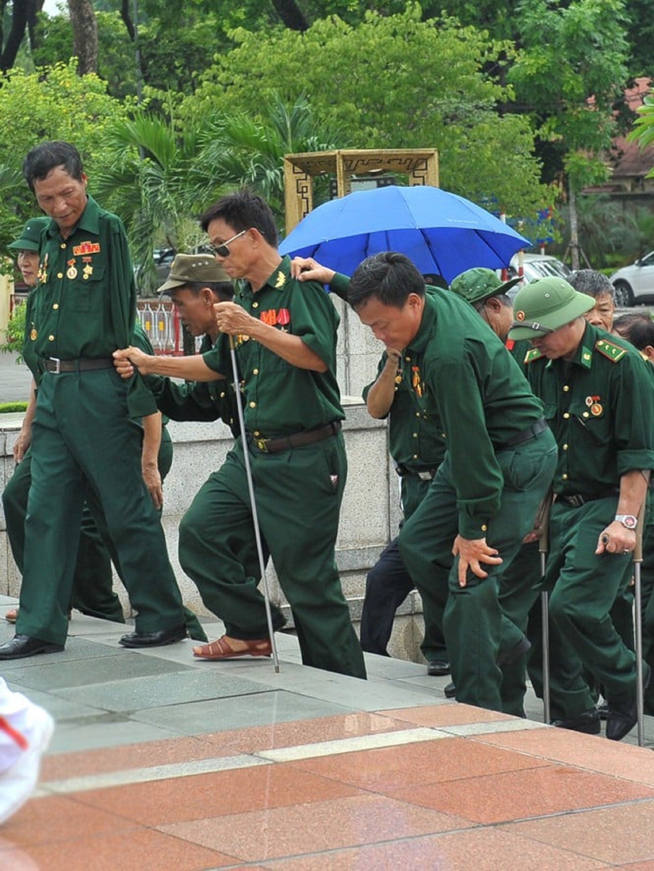 Cái giá của hòa bình là màu xanh áo lính bất tử