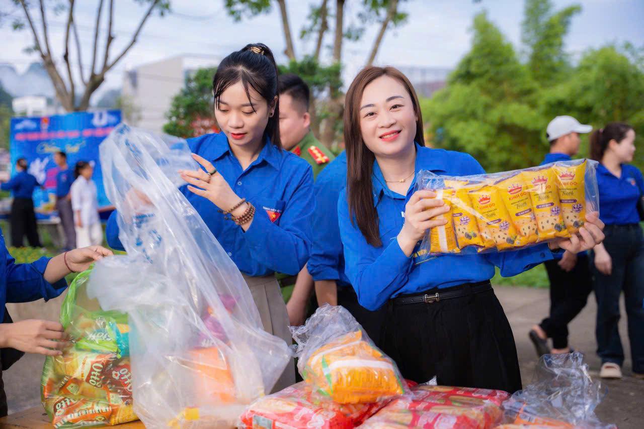 Cẩm Thạch (Thanh Hóa): Lực Lượng “Áo xanh” đồng hành cùng sĩ tử