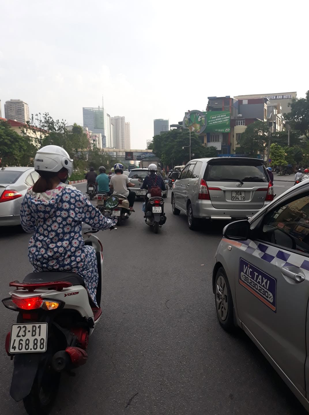 Hà Nội: Cấm, hạn chế phương tiện trên nhiều tuyến phố nhằm phục vụ Gala "Tổ quốc bình yên"