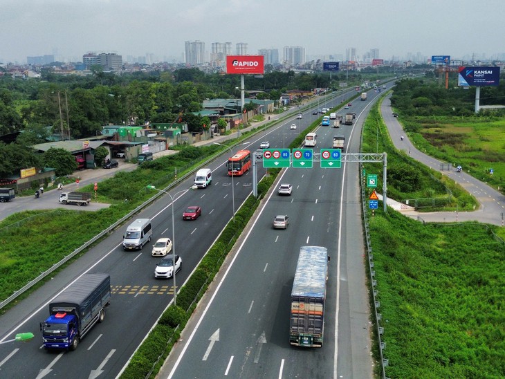 Yêu cầu rà soát, bổ sung biển báo khoảng cách an toàn trên đường cao tốc
