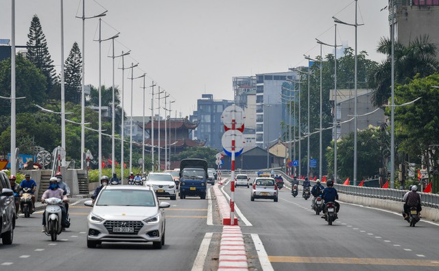 Hà Nội phân luồng nhiều tuyến đường từ ngày 21/10 phục vụ thi công cầu Tứ Liên