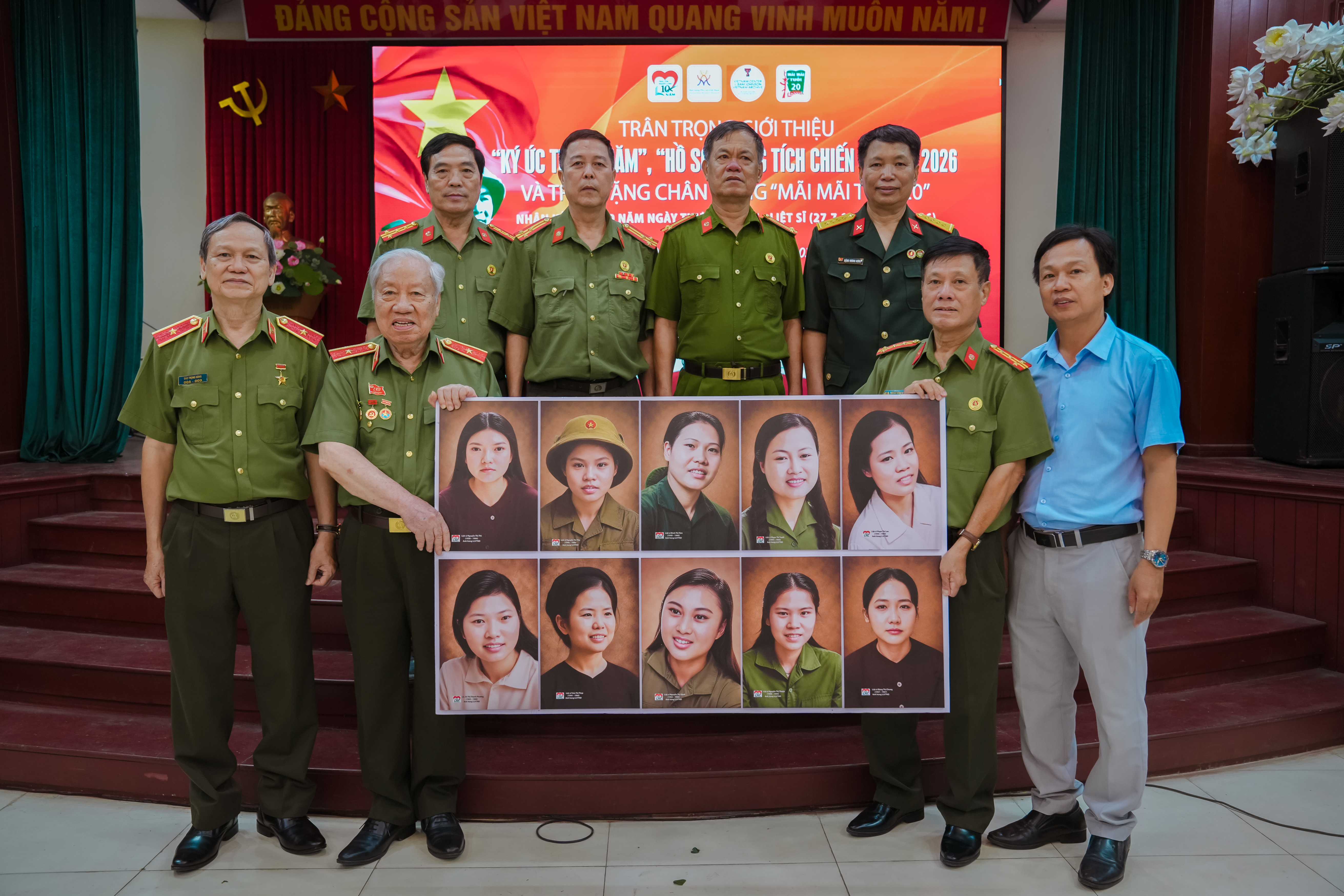 Trao tặng chân dung liệt sĩ phục dựng nhân dịp 27/7, tiếp nối hành trình gìn giữ ký ức và tri ân người có công