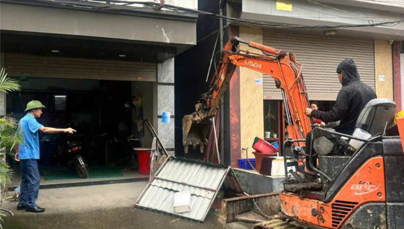 Bắc Ninh: Khen thưởng tập thể, cá nhân tiên phong giải tỏa hành lang phía sau hai dãy nhà tại phường Nếnh