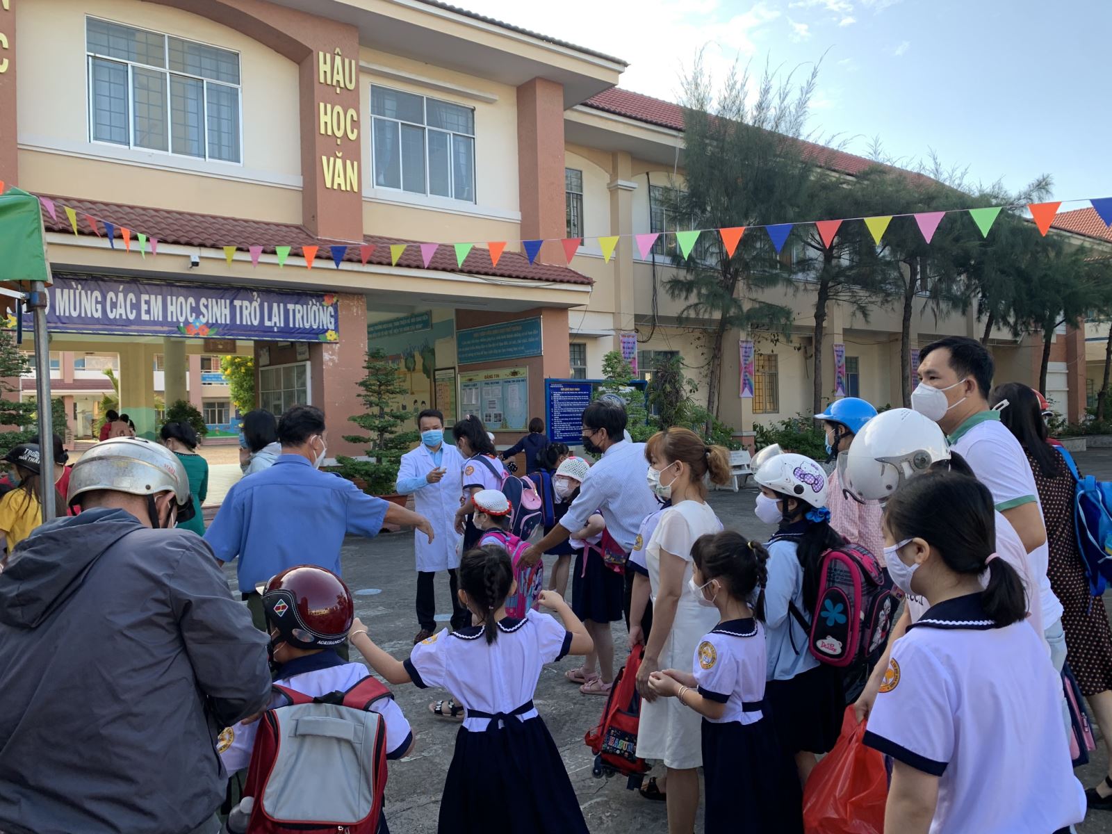 TP Hồ Chí Minh: Bệnh đau mắt đỏ lây lan nhanh, tăng cường phòng bệnh trong cộng đồng
