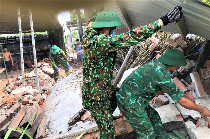 Đồn Biên phòng Ea H’leo giúp dân khắc phục hậu quả thiên tai trên địa bàn biên giới Đắk Lắk