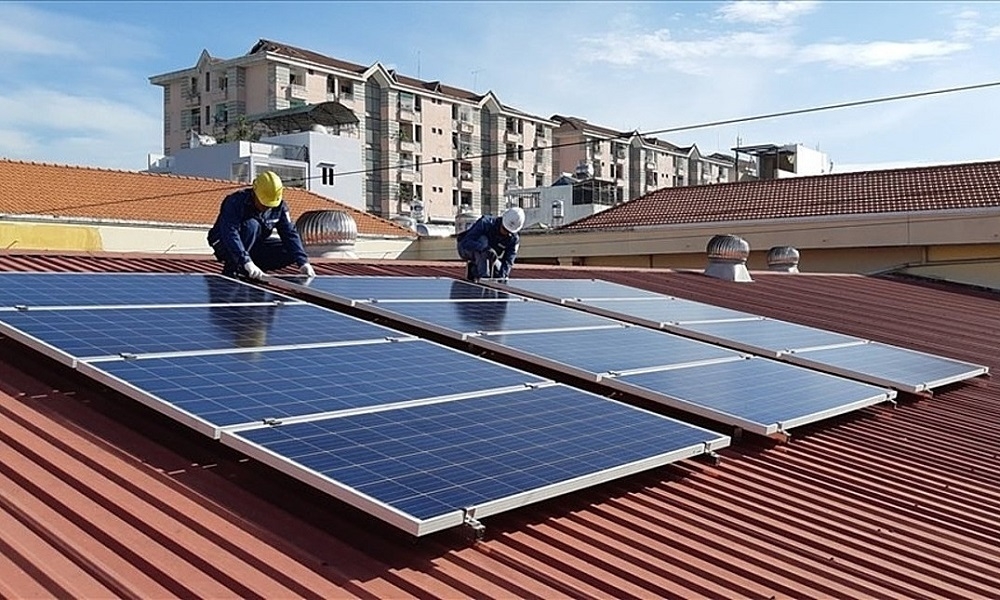 Hà Nội: Đề xuất hỗ trợ người dân lắp điện mặt trời mái nhà, thúc đẩy sử dụng năng lượng xanh
