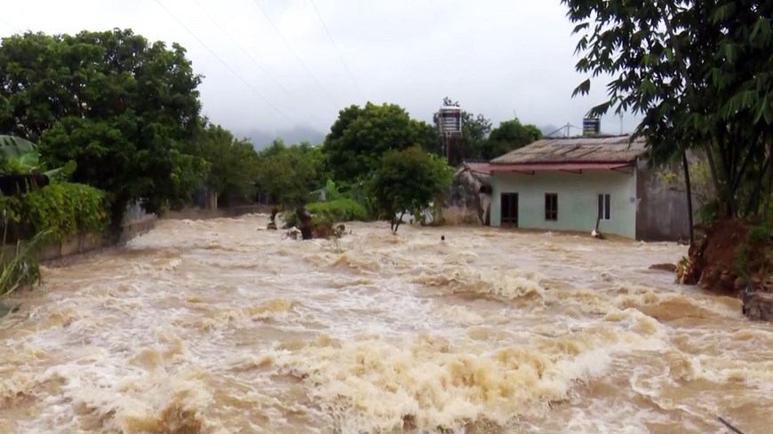 Khẩn trương ứng phó, giảm thiểu thiệt hại do mưa lớn, lũ quét, sạt lở đất