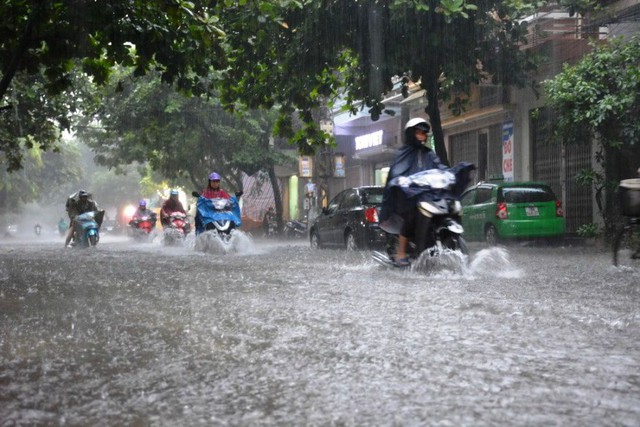Mưa lớn tiếp diễn, cảnh báo nguy cơ lũ quét và sạt lở đất tại nhiều địa phương