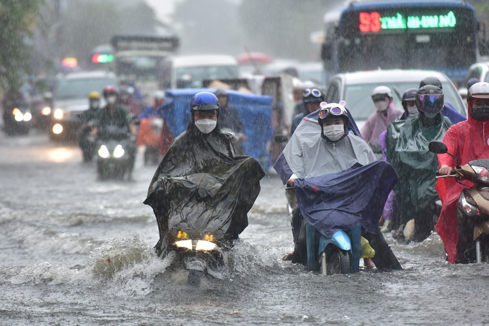 Mưa lớn ở Trung Bộ, Nam Bộ, đề phòng lũ quét, sạt lở đất
