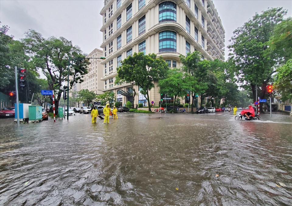 Lý luận và kinh nghiệm tích hợp giảm thiểu rủi ro thiên tai trong quy hoạch đô thị