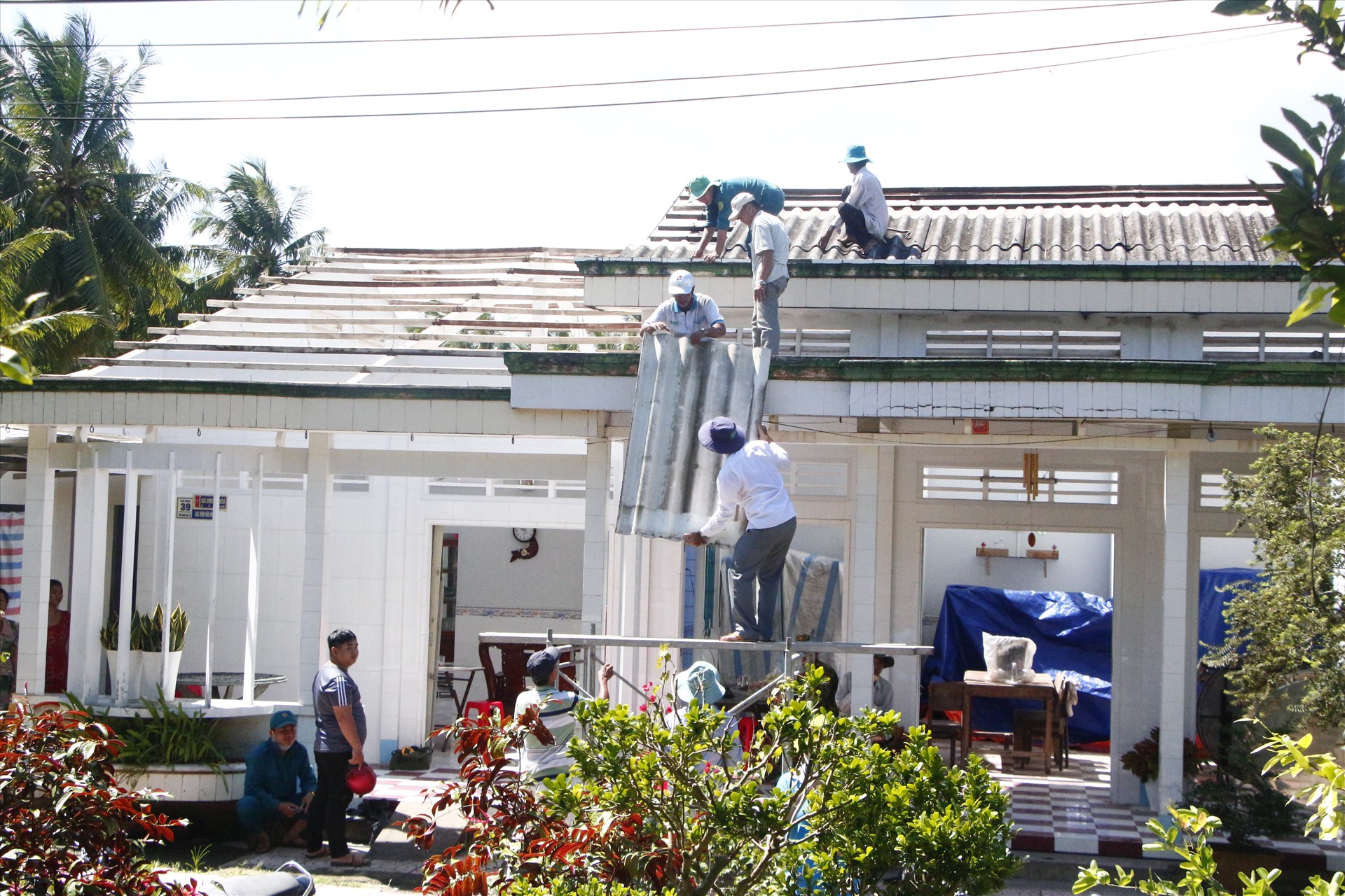 Vĩnh Long: Mưa to, lốc xoáy làm tốc mái 46 căn nhà