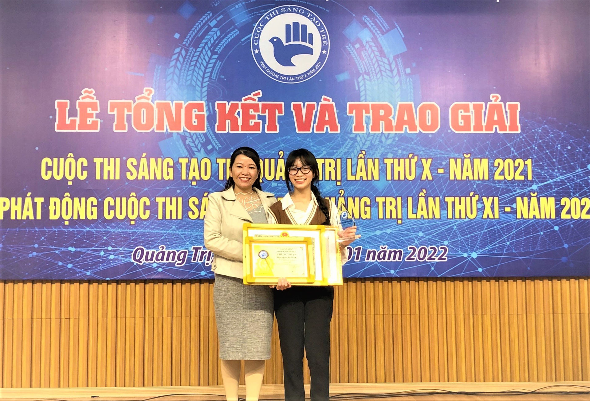 “Biến” rác thải nhựa thành gạch lát sân, đường