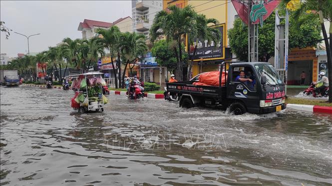 Mưa lớn gây ngập nặng nhiều tuyến đường thành phố Bạc Liêu