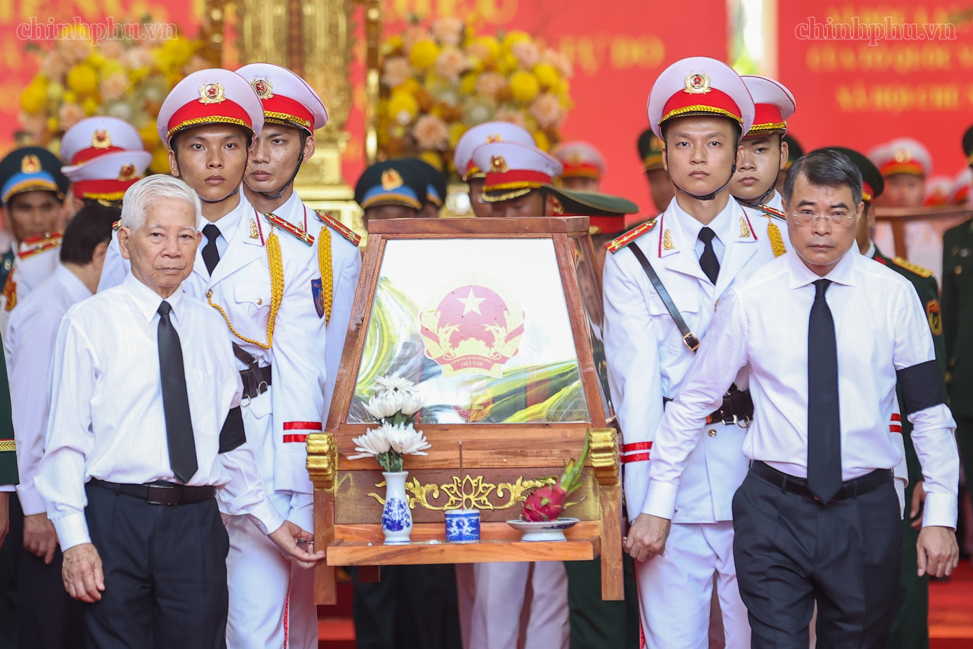 Thủ tướng Lê Minh Hưng cùng nhiều nguyên lãnh đạo Đảng, Nhà nước dự lễ truy điệu, an táng 731 hài cốt liệt sĩ