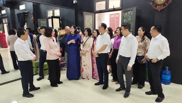 Ra mắt mô hình điểm thiết chế Nhà văn hóa - Khu thể thao thôn Văn Điển