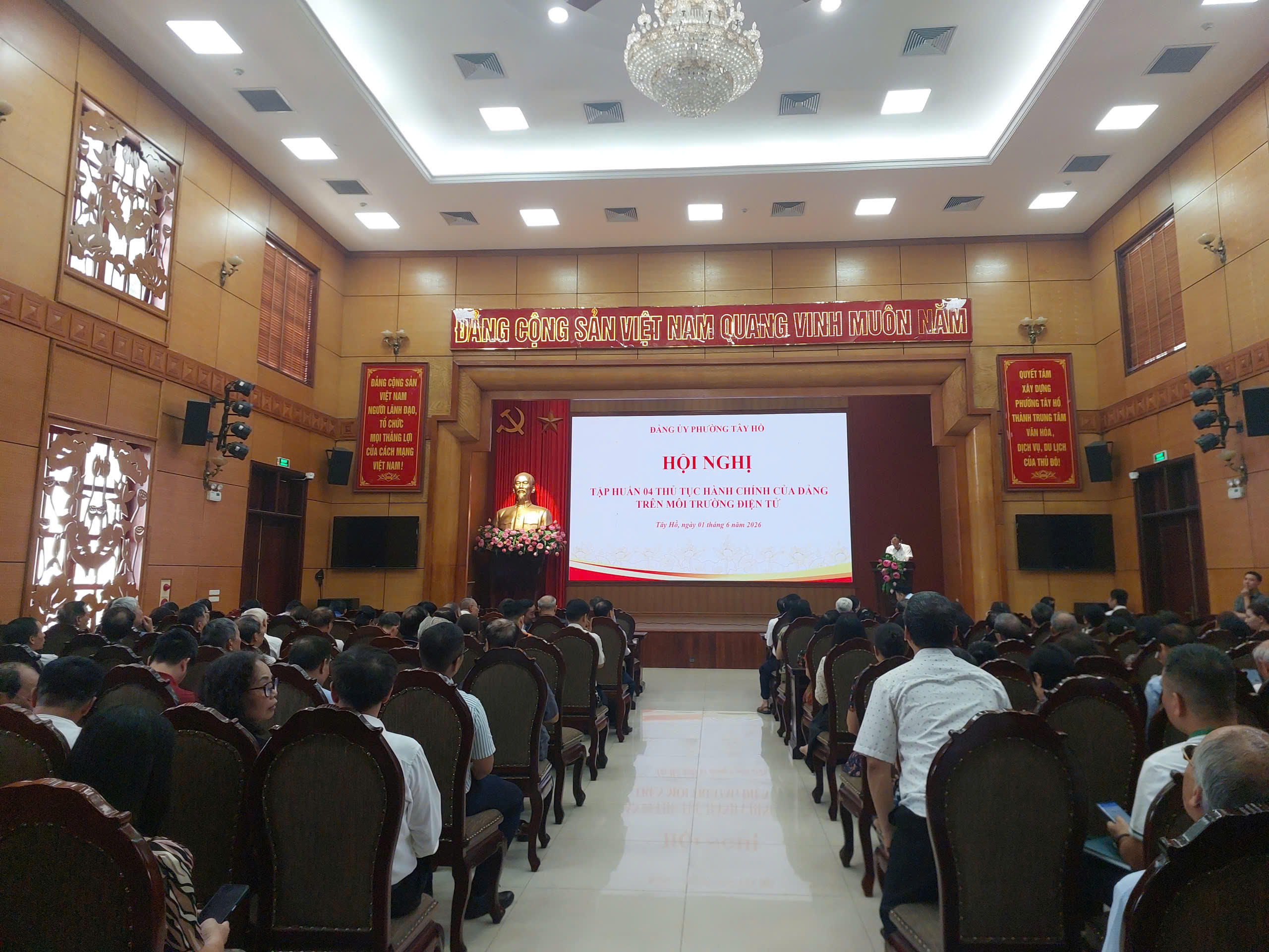 Đảng ủy phường Tây Hồ tập huấn triển khai giải quyết thủ tục hành chính của Đảng trên môi trường điện tử