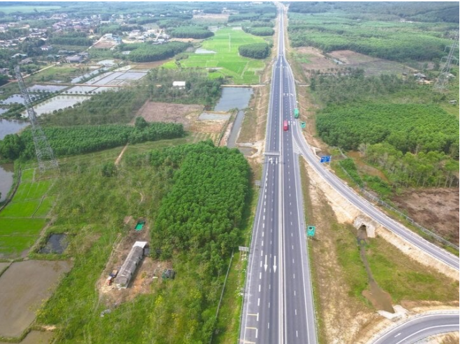 Để hạn chế tai nạn, mở rộng cao tốc Cam Lộ - La Sơn cần khoảng 6.500 tỷ đồng
